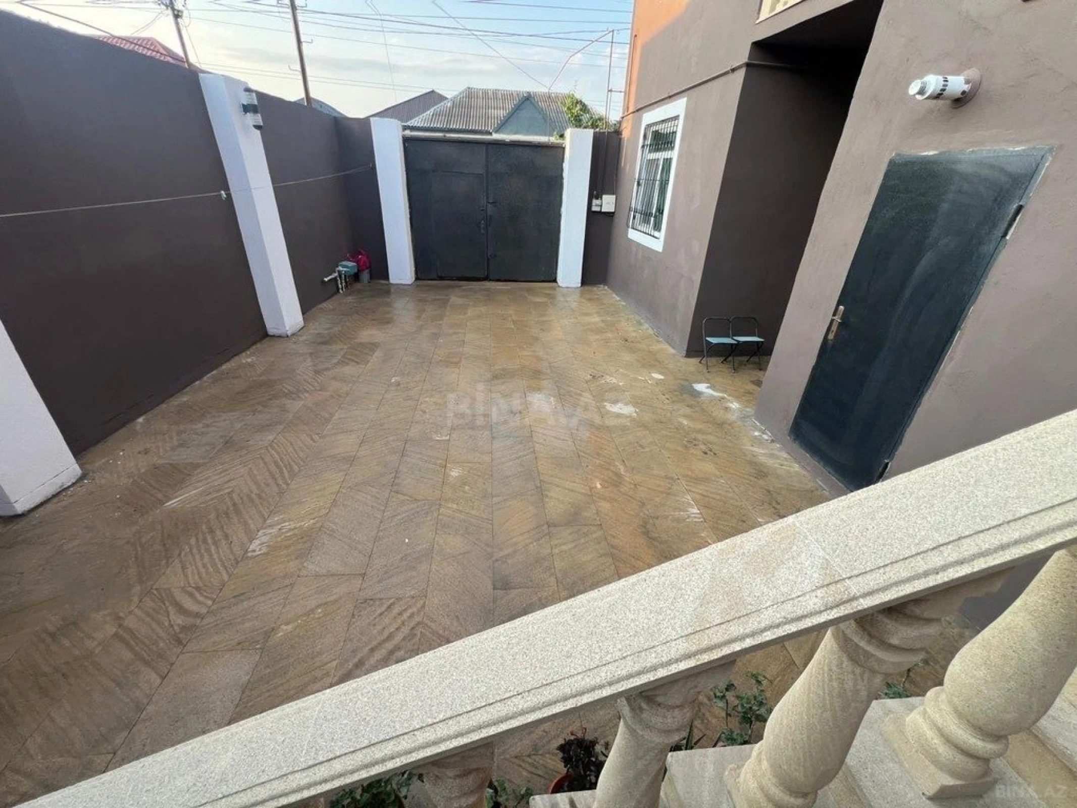 Satılır 8 otaqlı həyət evi 220 m²