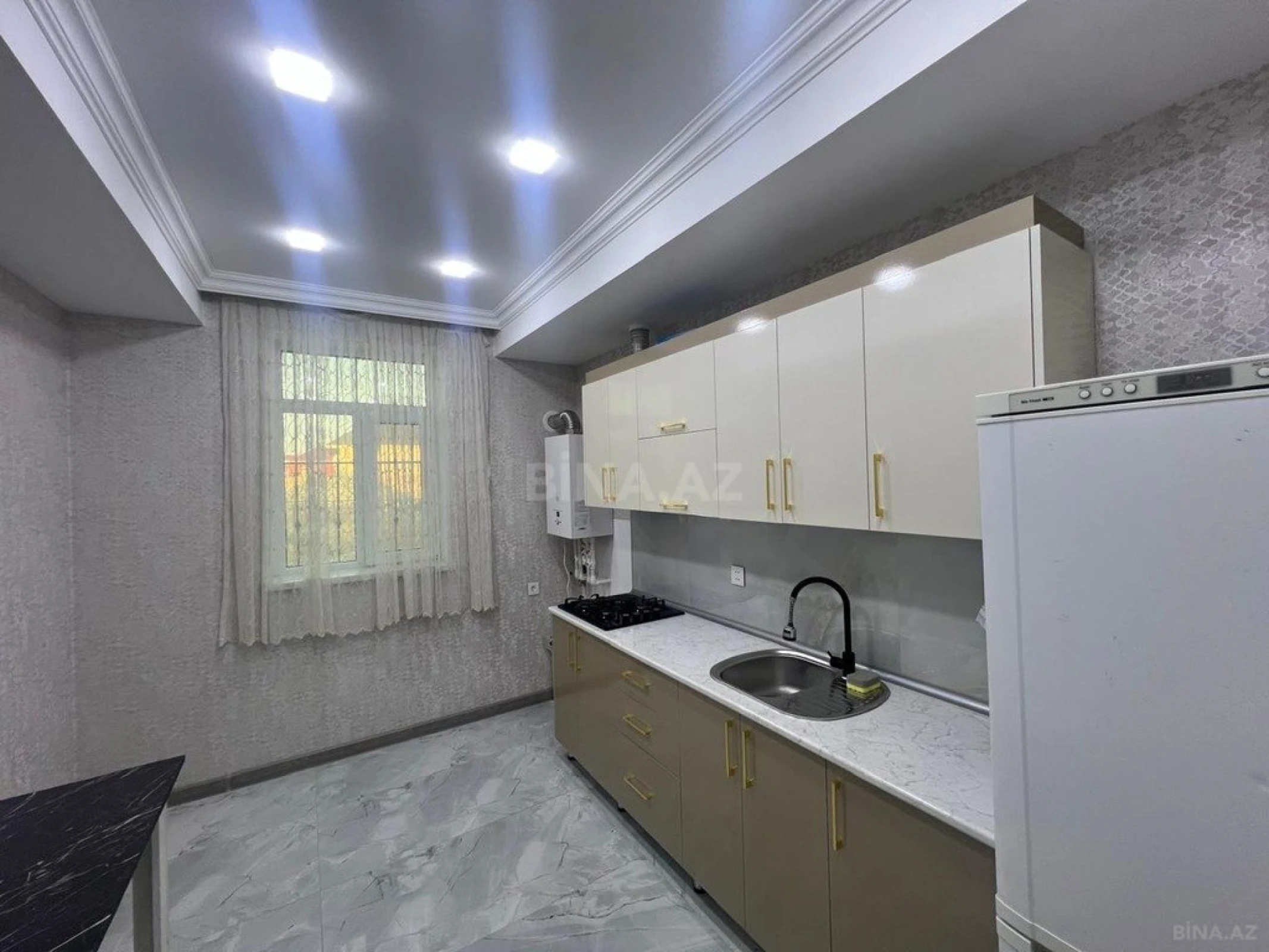 Satılır 8 otaqlı həyət evi 220 m²