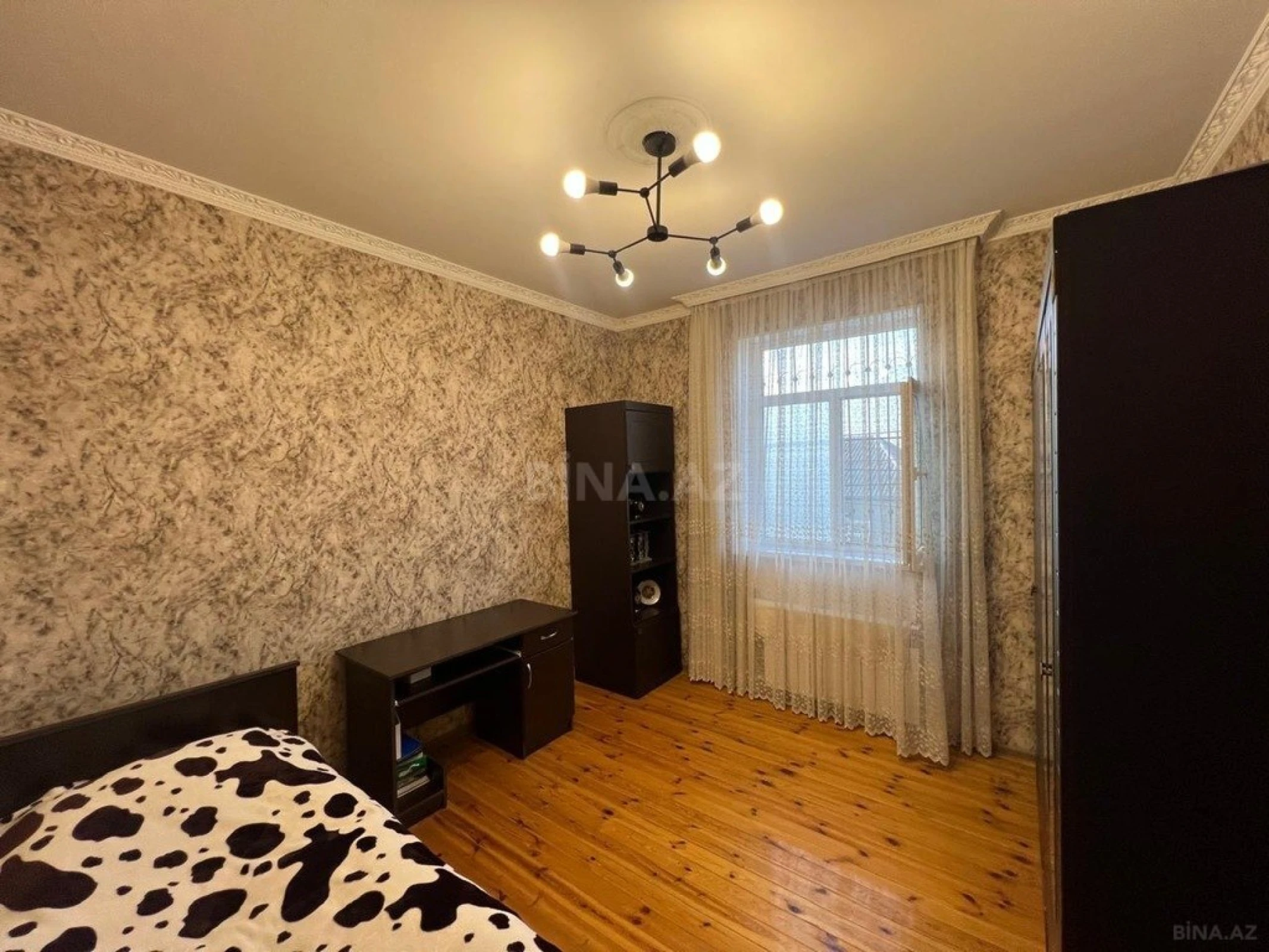 Satılır 8 otaqlı həyət evi 220 m²