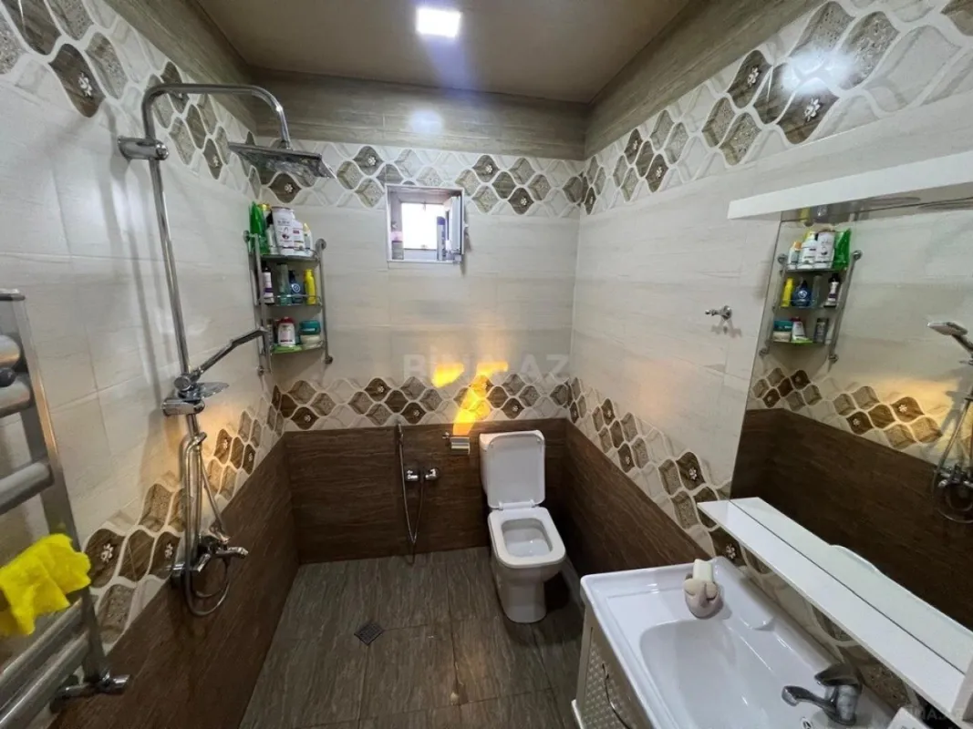 Satılır 8 otaqlı həyət evi 220 m²