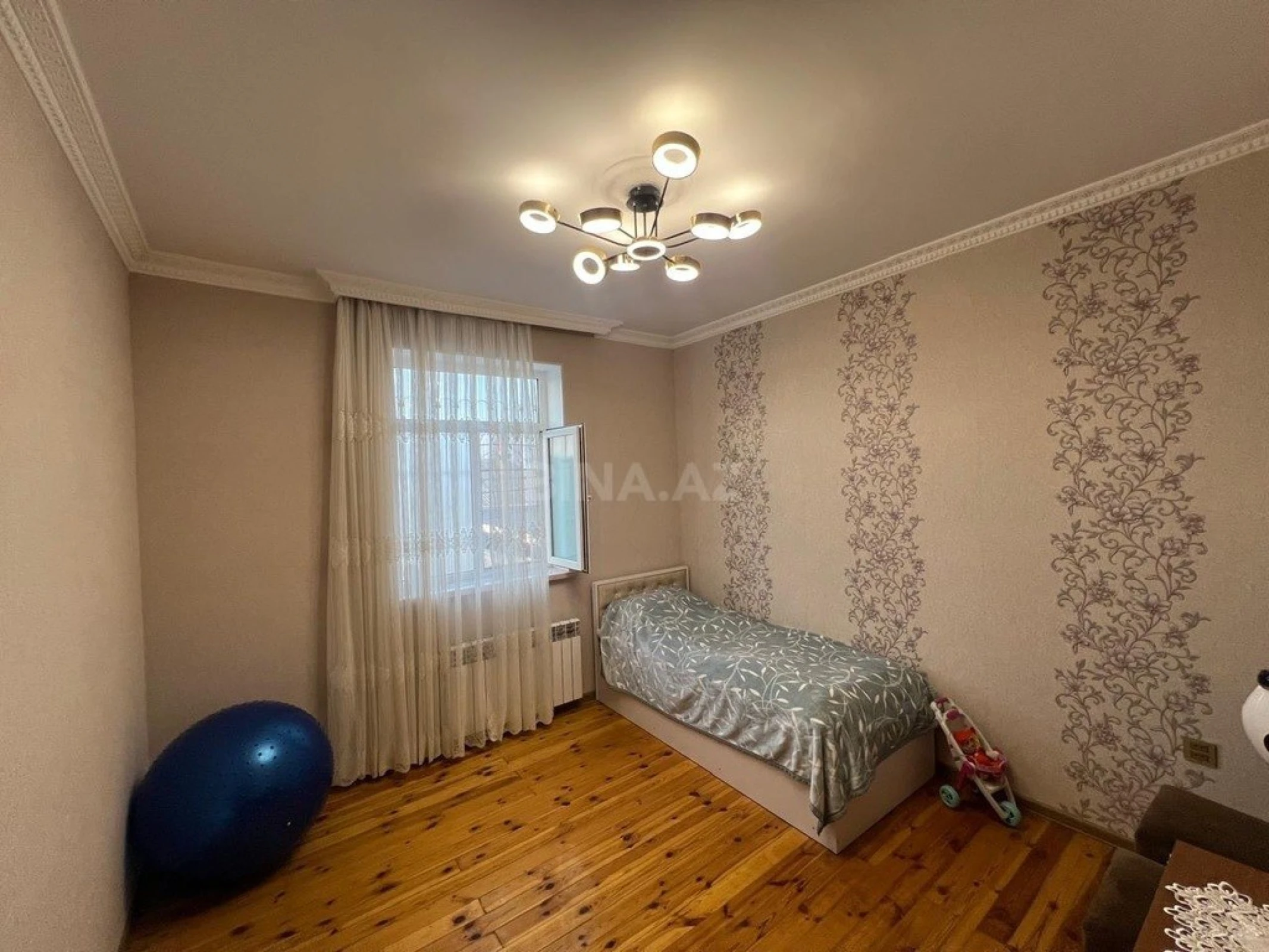 Satılır 8 otaqlı həyət evi 220 m²