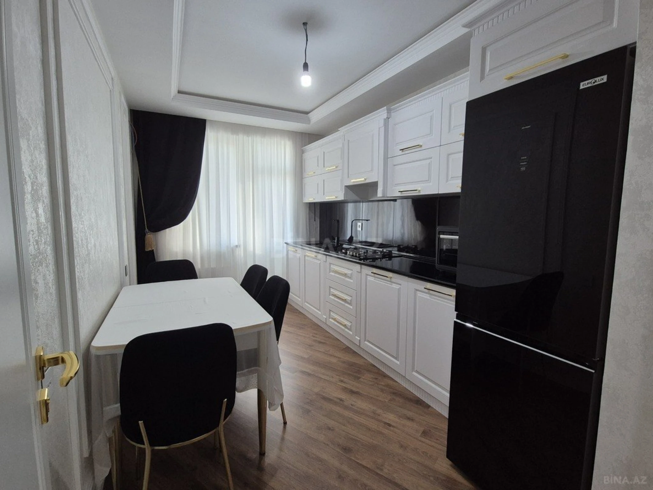 Satılır 3 otaqlı mənzil 115 m²
