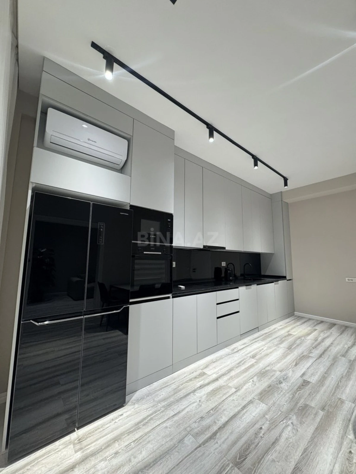 Satılır 2 otaqlı mənzil 90 m²