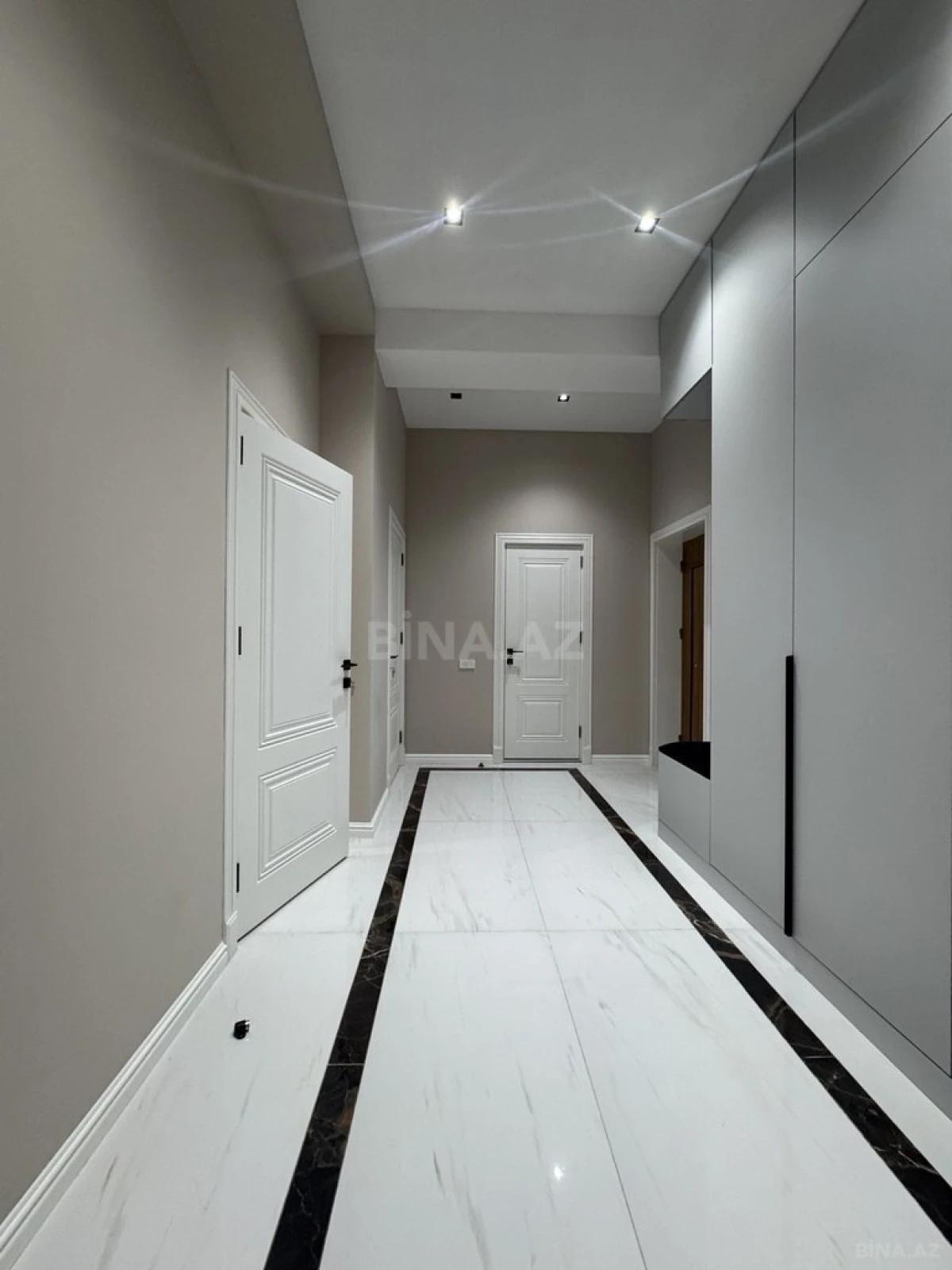 Satılır 2 otaqlı mənzil 90 m²