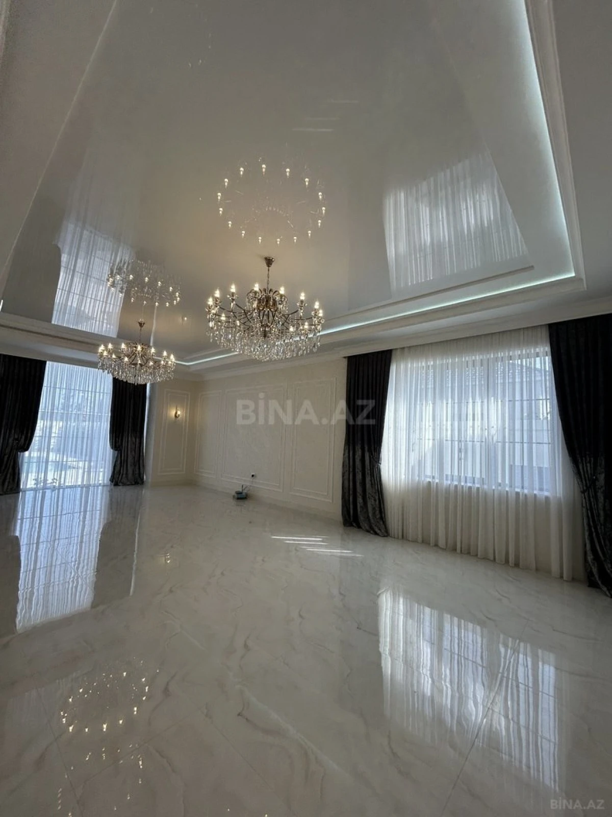 Satılır 4 otaqlı həyət evi 350 m²