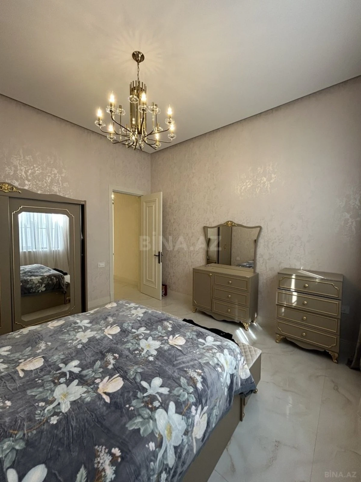 Satılır 4 otaqlı həyət evi 350 m²