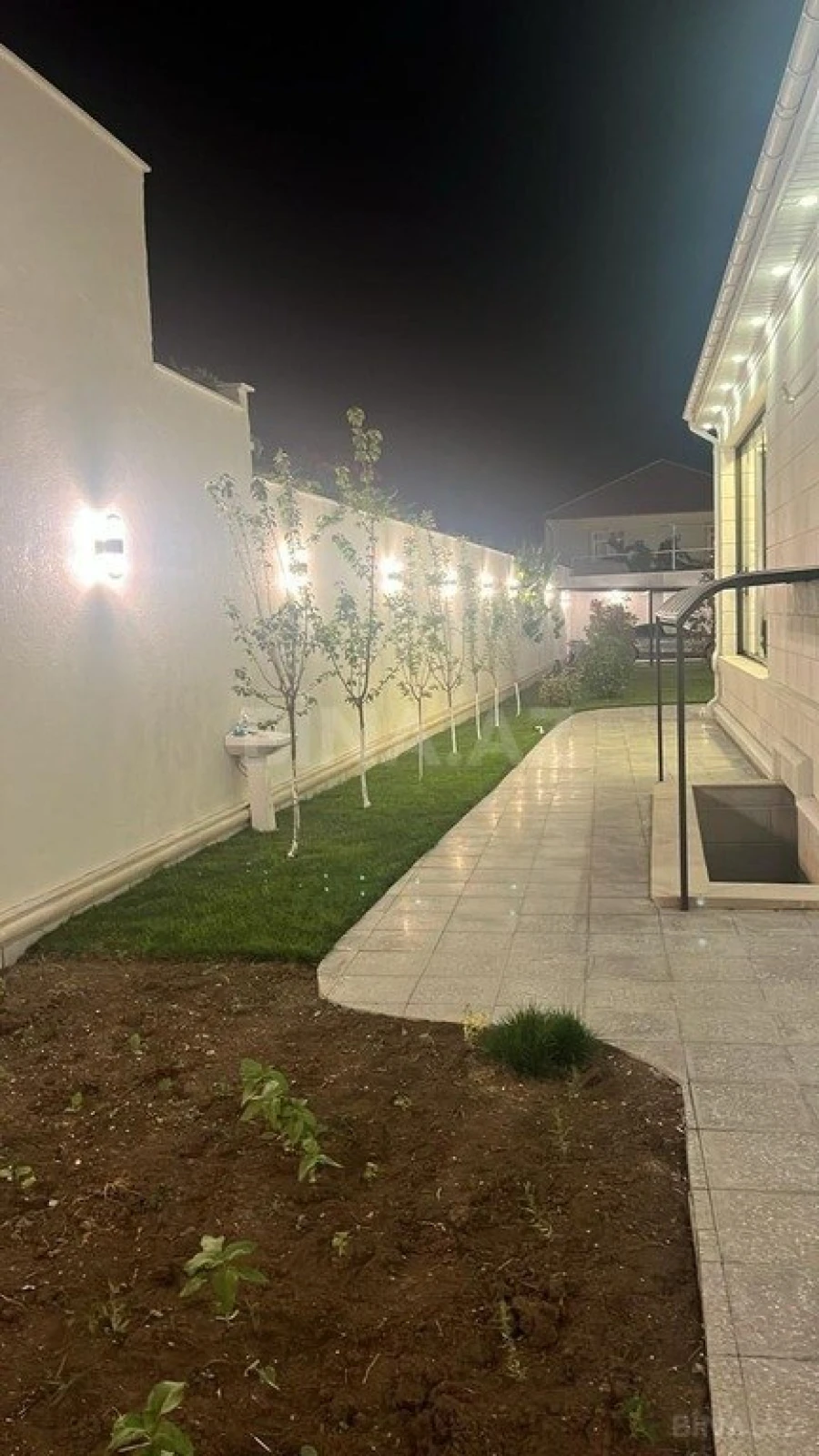 Satılır 4 otaqlı həyət evi 350 m²