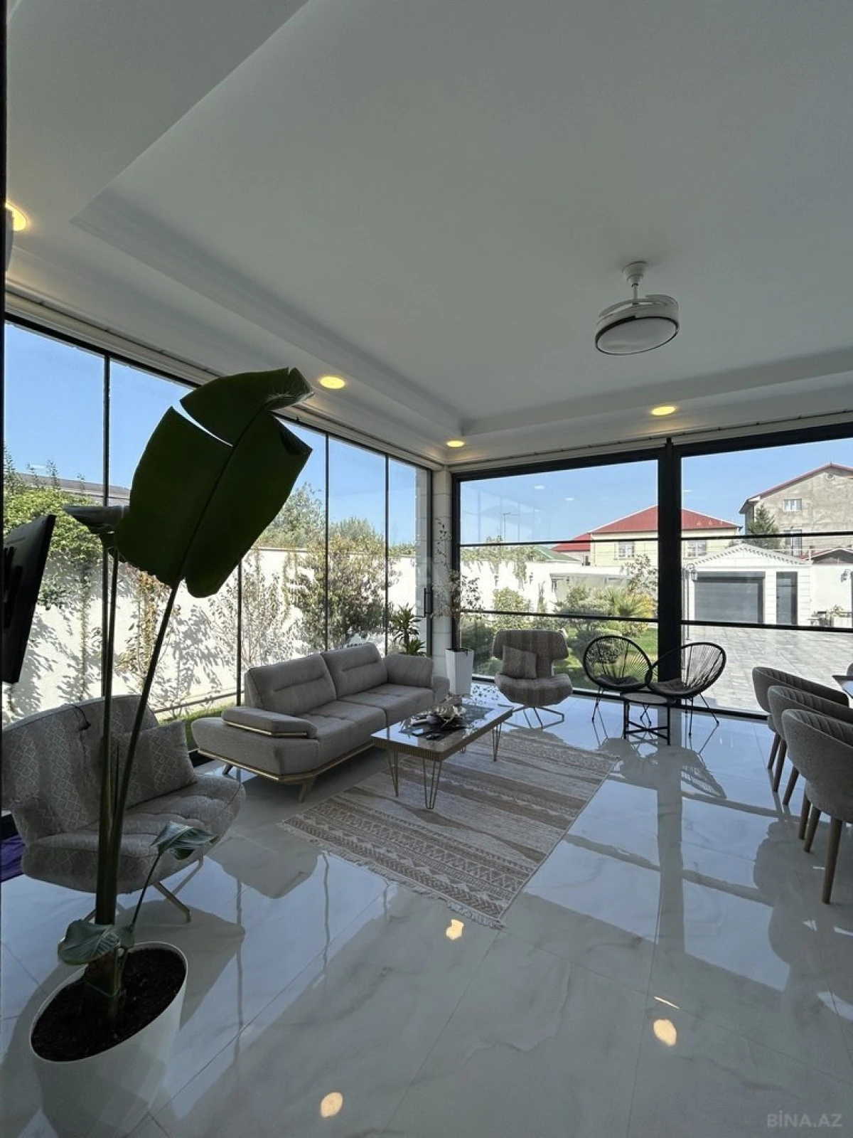 Satılır 4 otaqlı həyət evi 350 m²