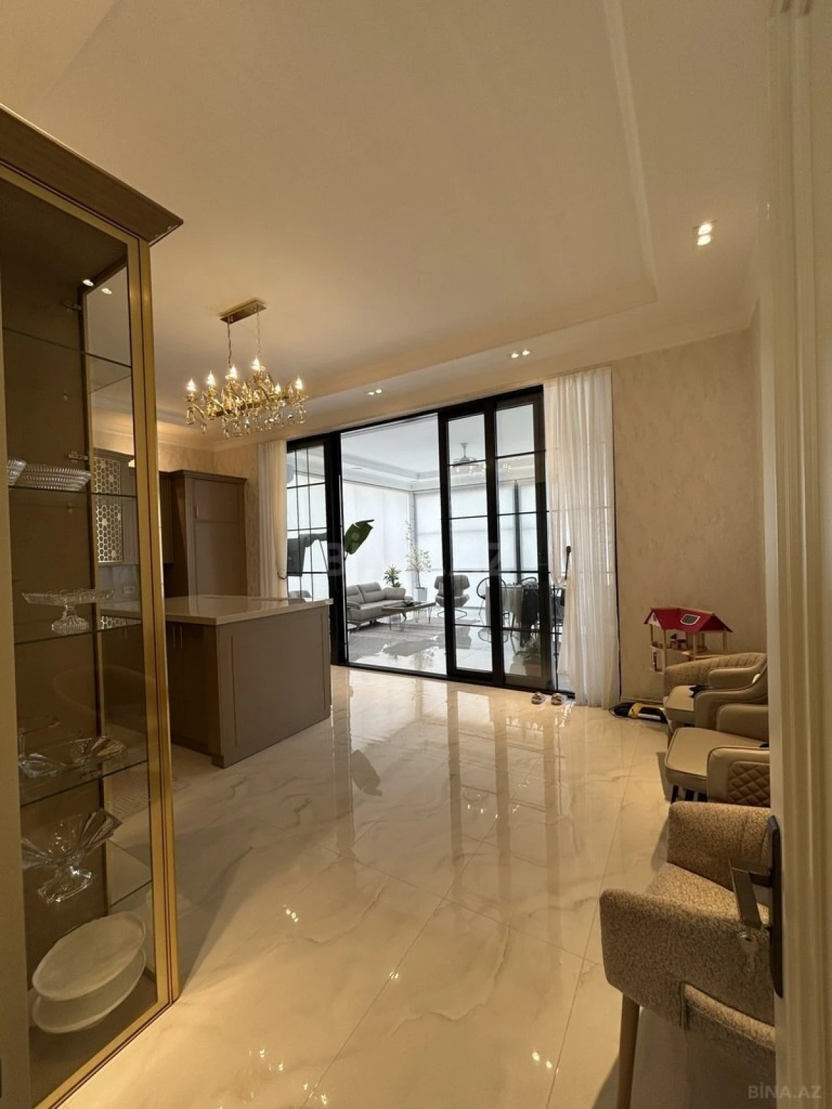 Satılır 4 otaqlı həyət evi 350 m²