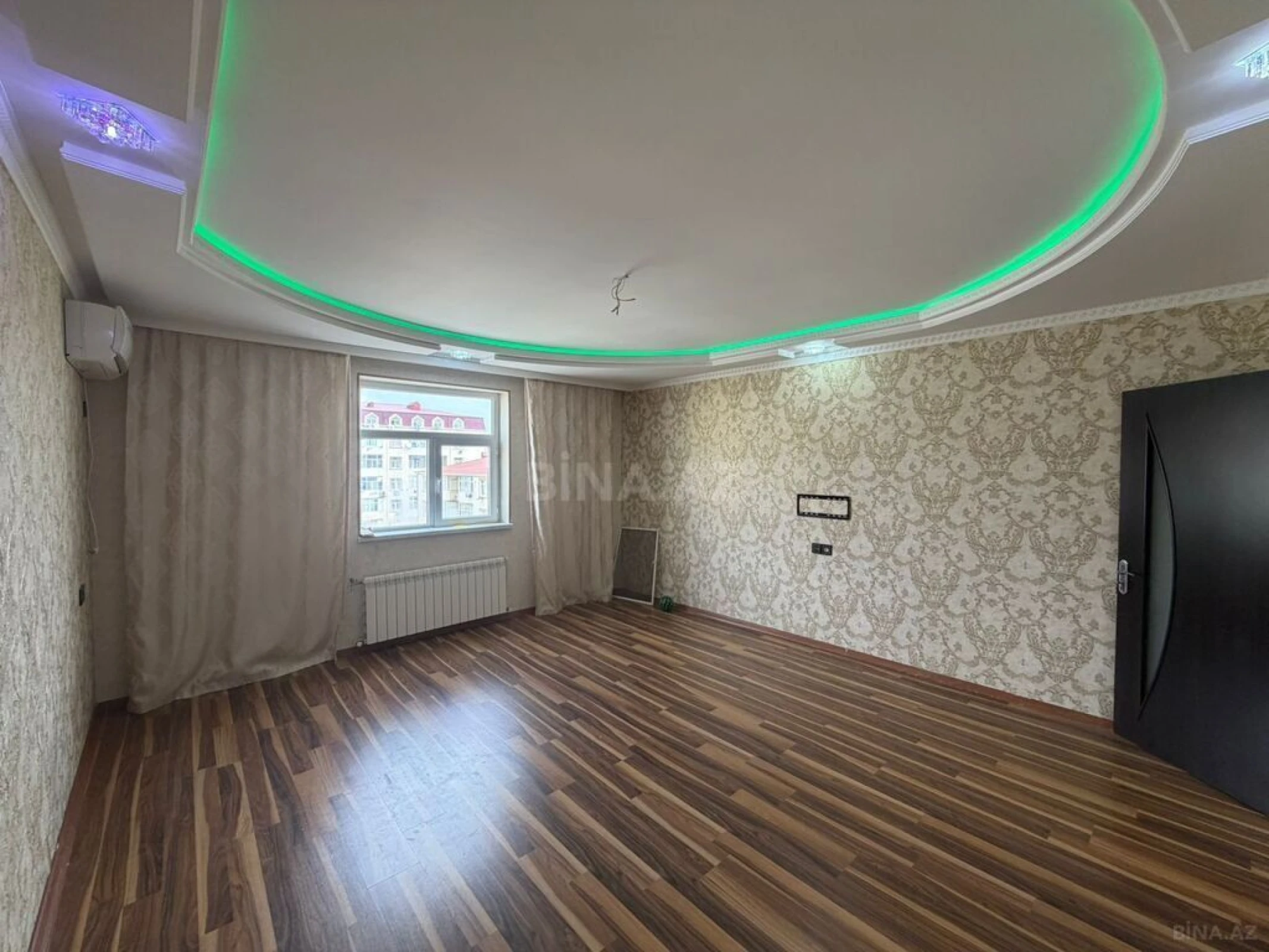 Satılır 2 otaqlı mənzil 76 m²