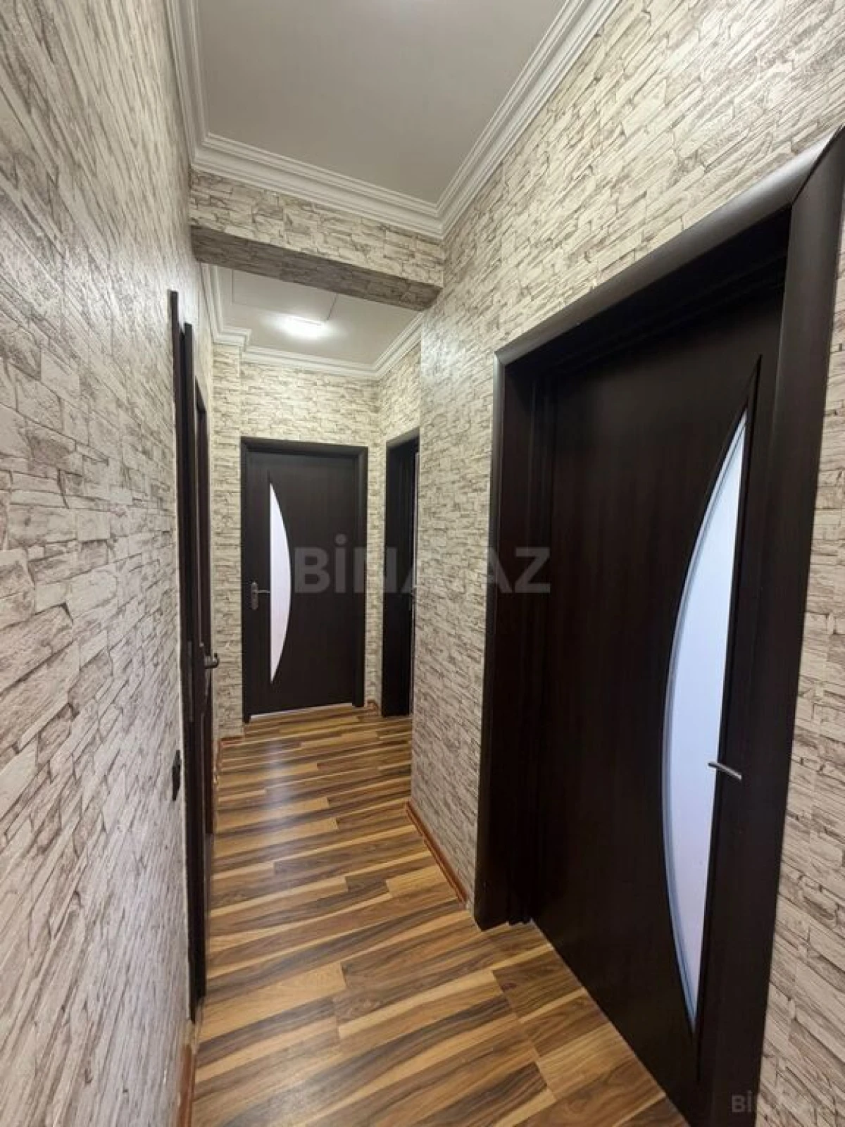 Satılır 2 otaqlı mənzil 76 m²