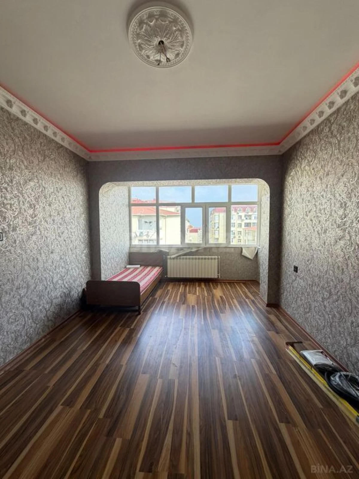 Satılır 2 otaqlı mənzil 76 m²