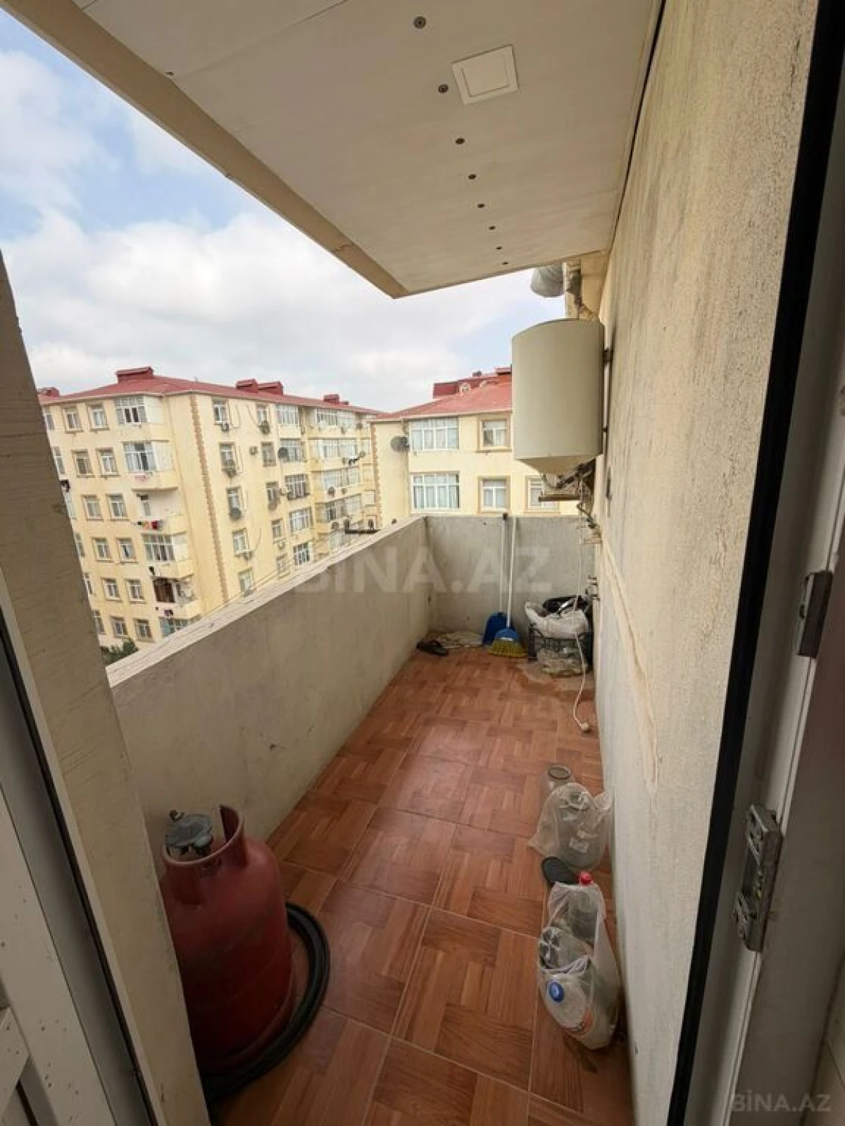 Satılır 2 otaqlı mənzil 76 m²