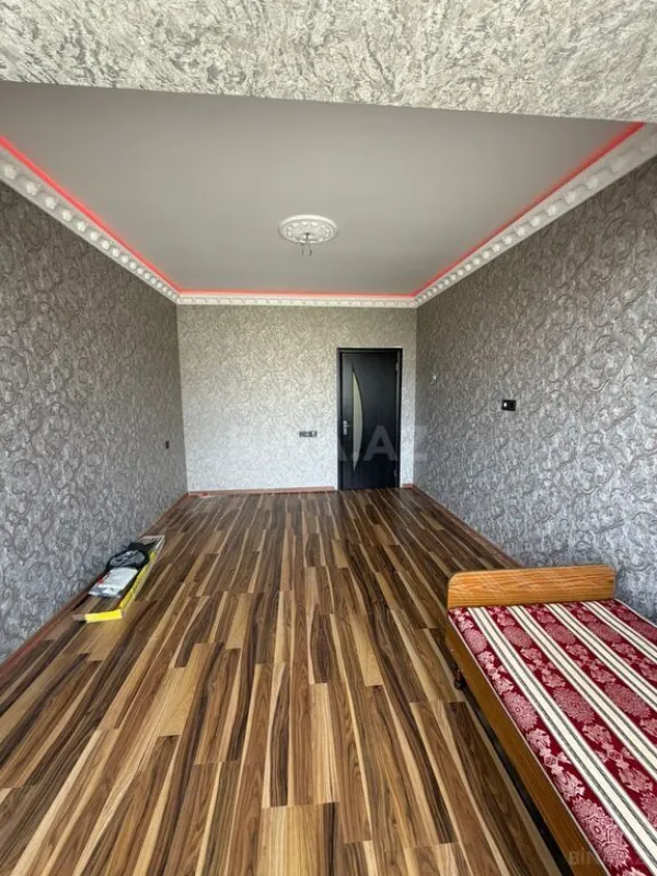 Satılır 2 otaqlı mənzil 76 m²