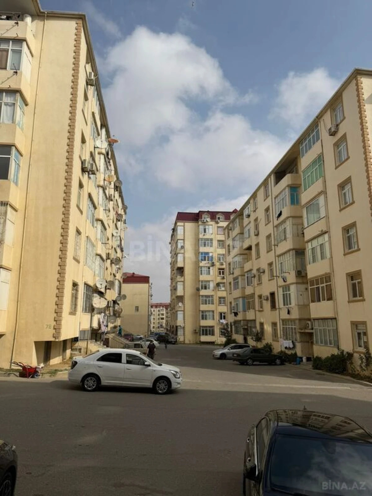 Satılır 2 otaqlı mənzil 76 m²