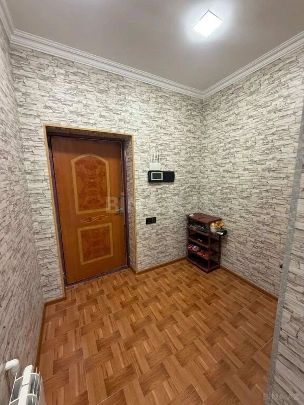 Satılır 2 otaqlı mənzil 76 m²