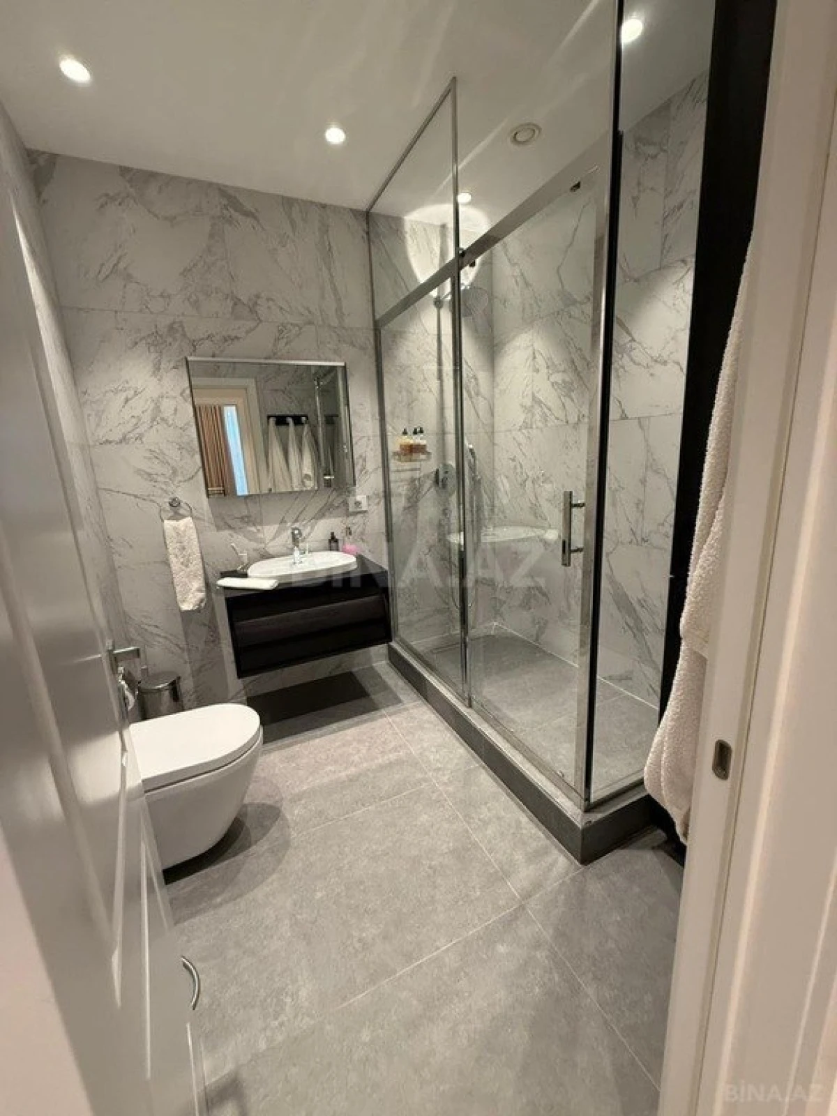 Kirayə verilir 3 otaqlı mənzil 105 m²