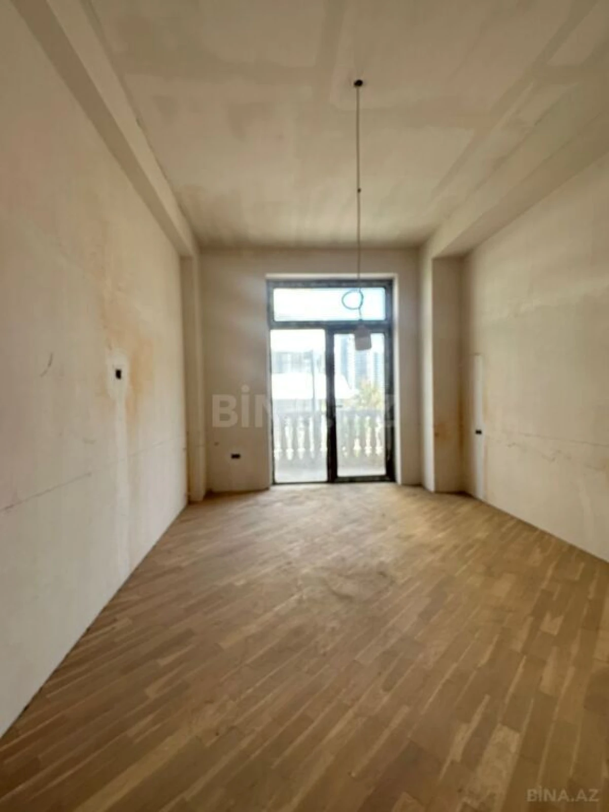 Satılır 3 otaqlı mənzil 130 m²