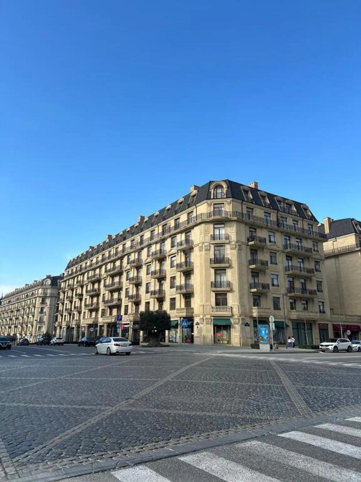 Satılır 3 otaqlı mənzil 130 m²