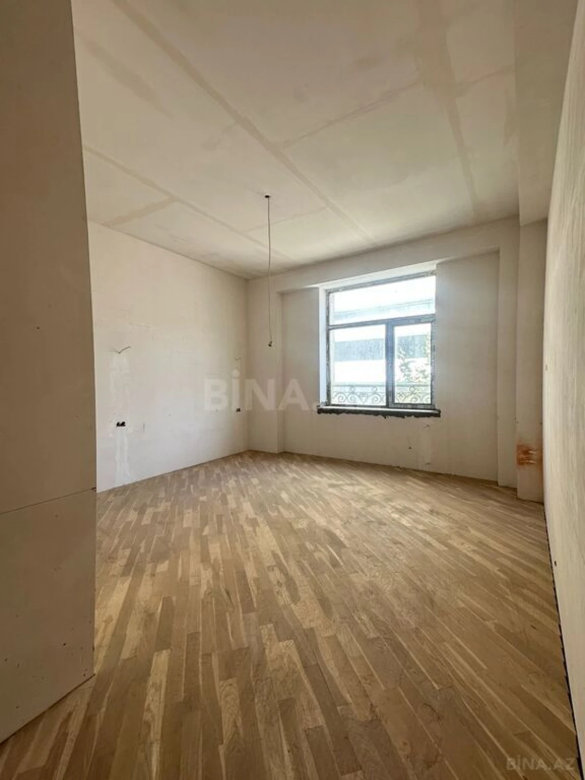 Satılır 3 otaqlı mənzil 130 m²