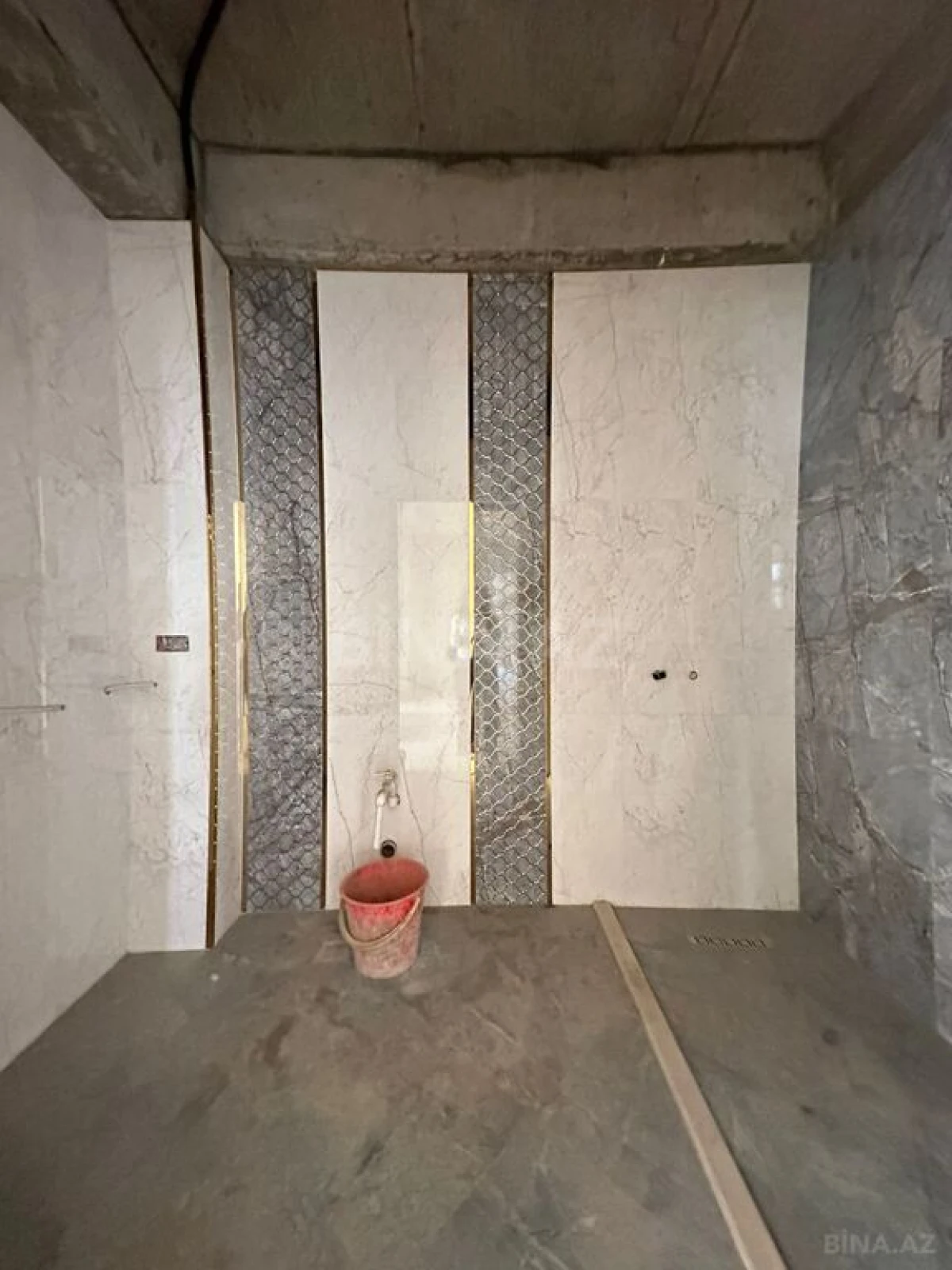 Satılır 3 otaqlı mənzil 130 m²