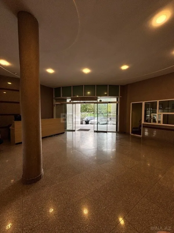 Satılır 4 otaqlı mənzil 228 m²