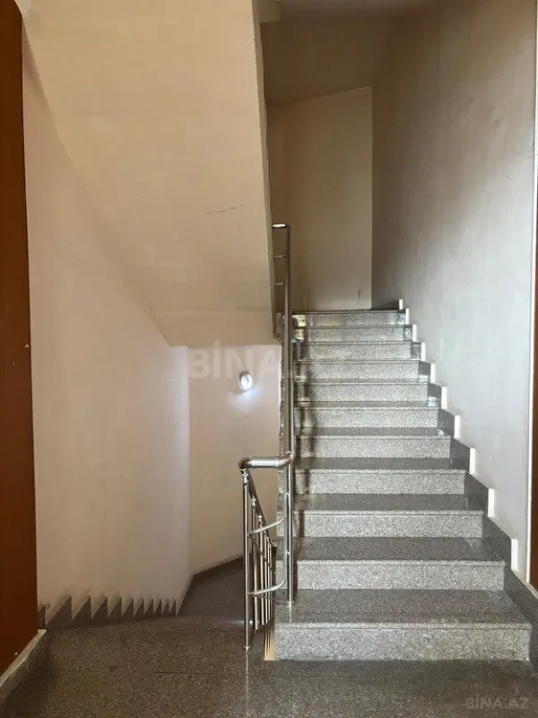Satılır 4 otaqlı mənzil 228 m²
