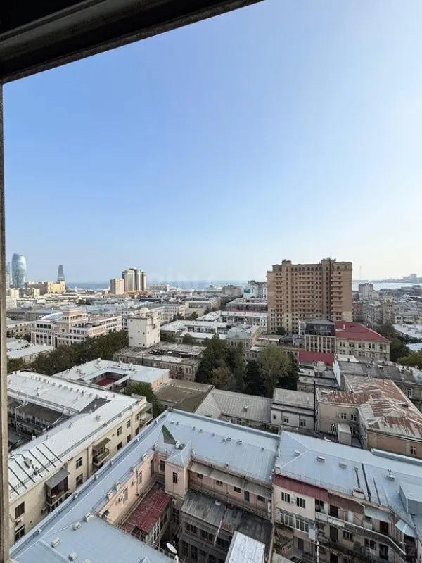 Satılır 4 otaqlı mənzil 228 m²