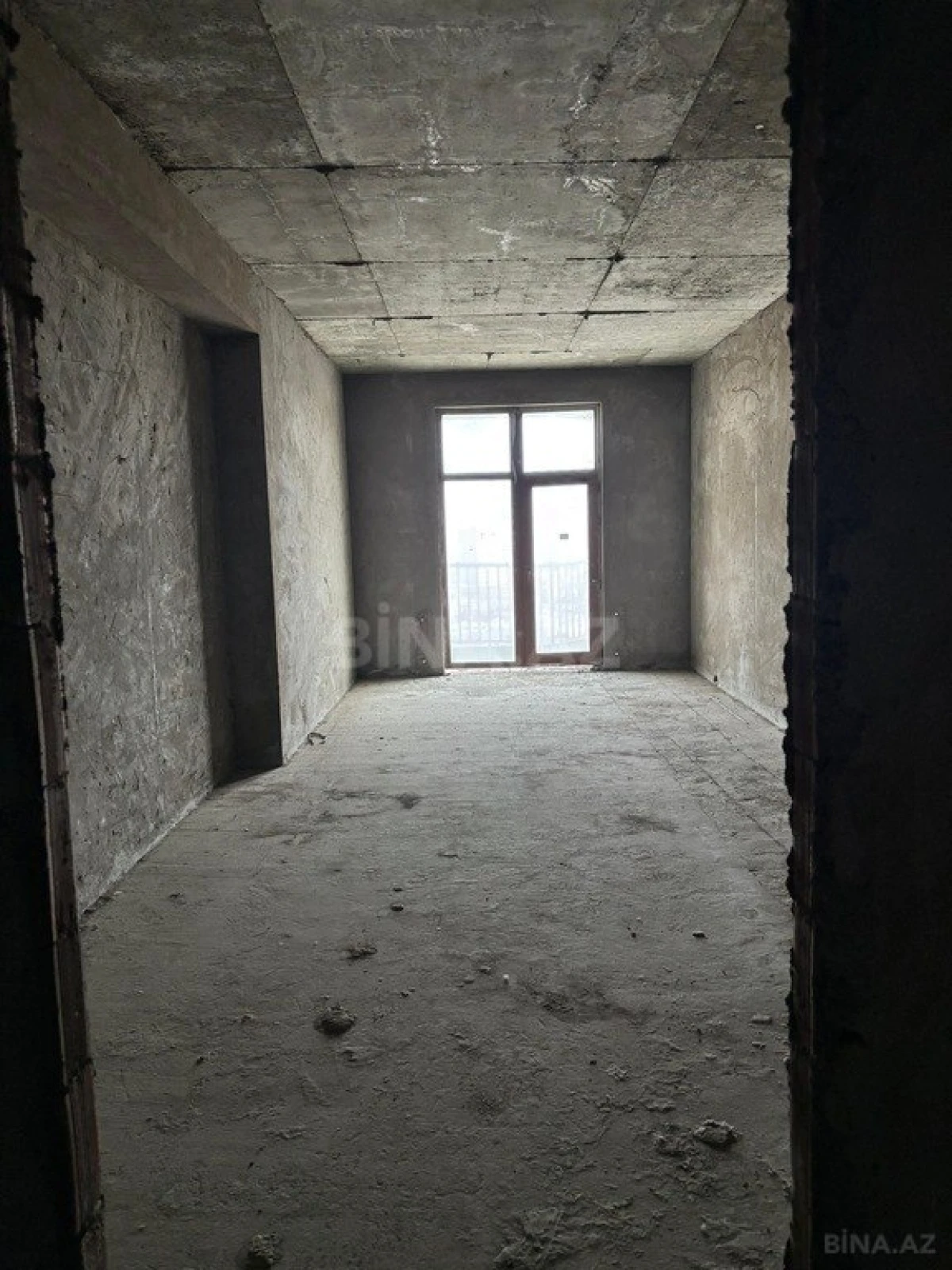 Satılır 4 otaqlı mənzil 228 m²