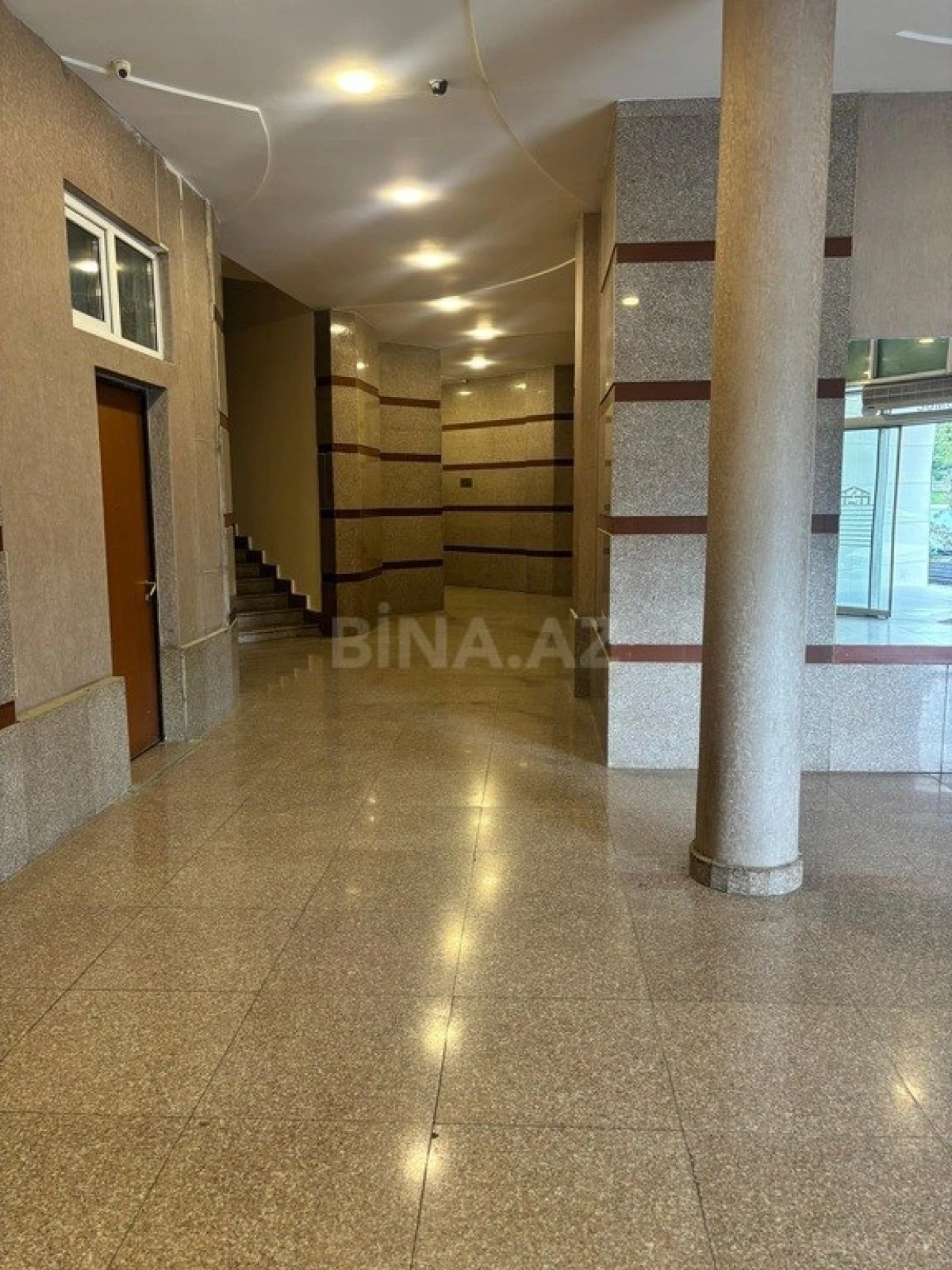Satılır 4 otaqlı mənzil 228 m²