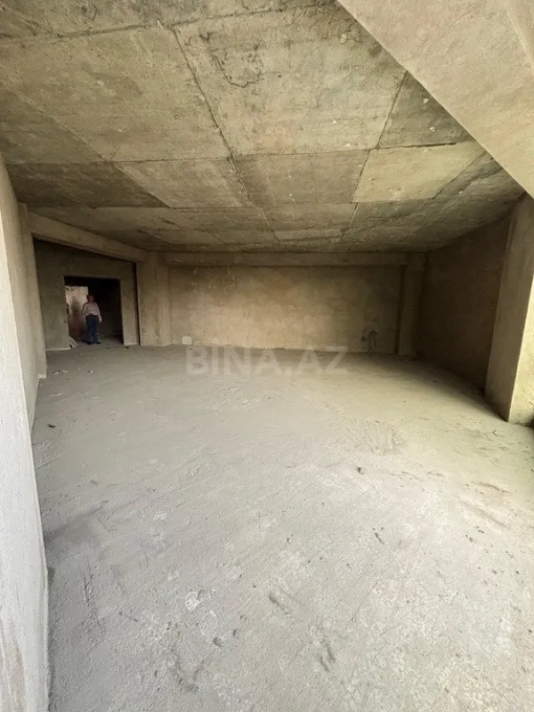 Satılır 4 otaqlı mənzil 228 m²