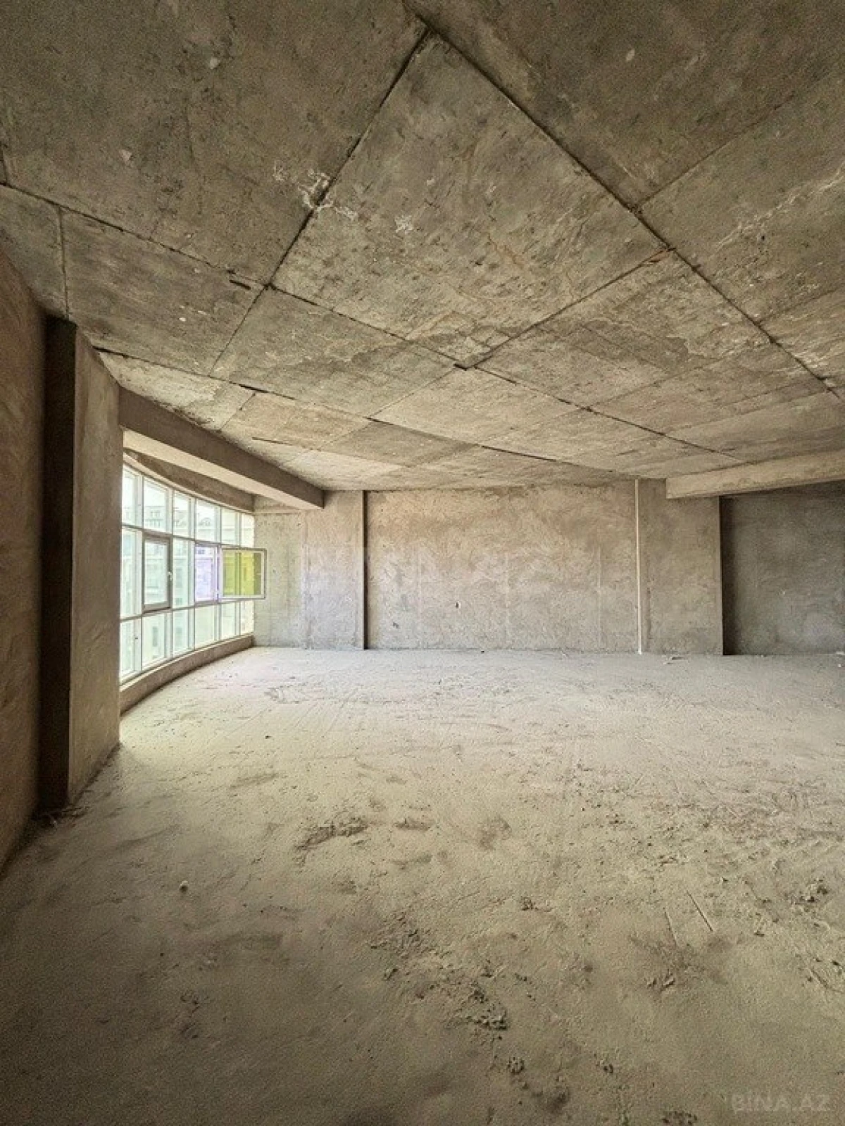 Satılır 4 otaqlı mənzil 228 m²