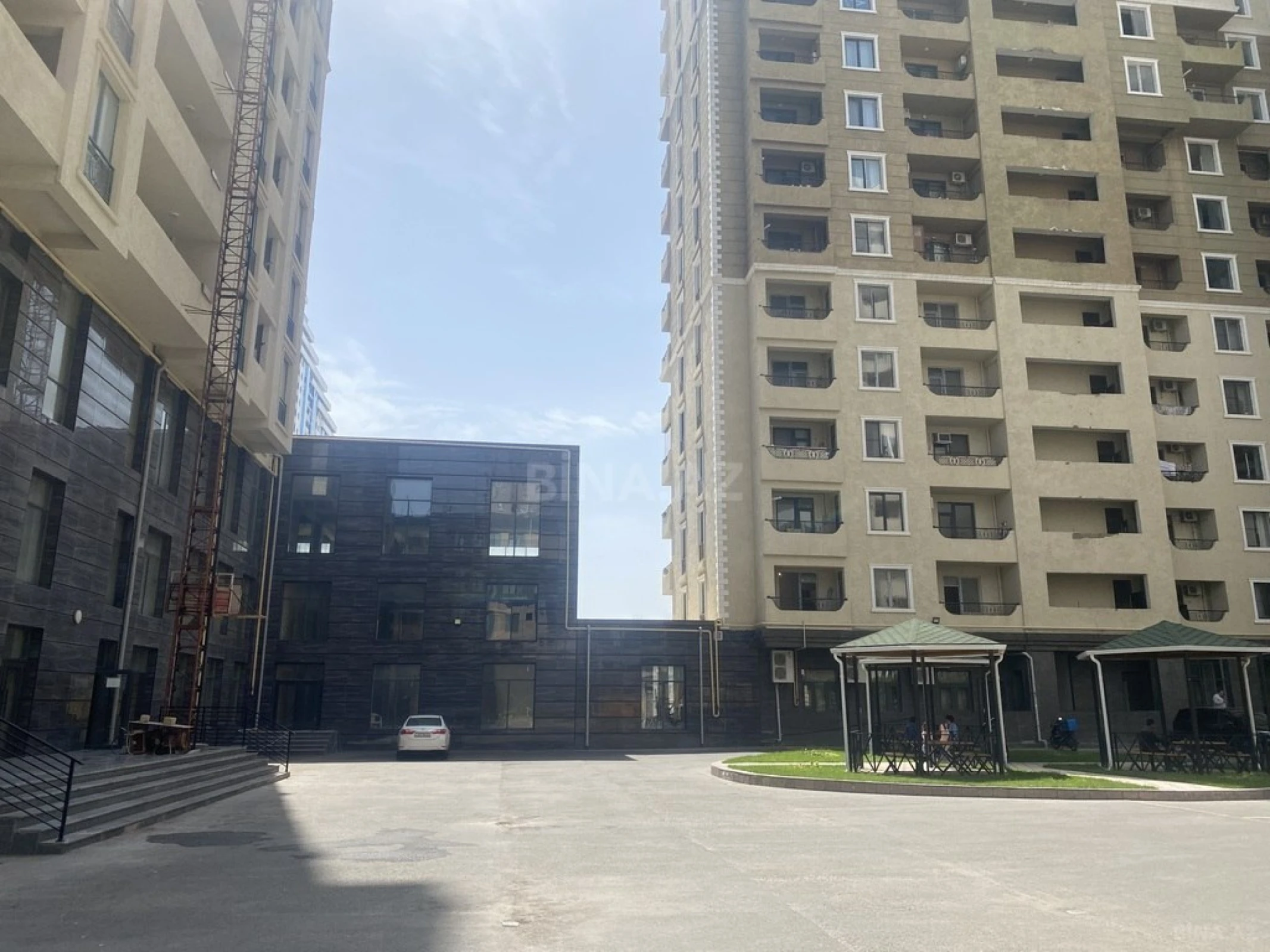 Satılır 3 otaqlı mənzil 105 m²