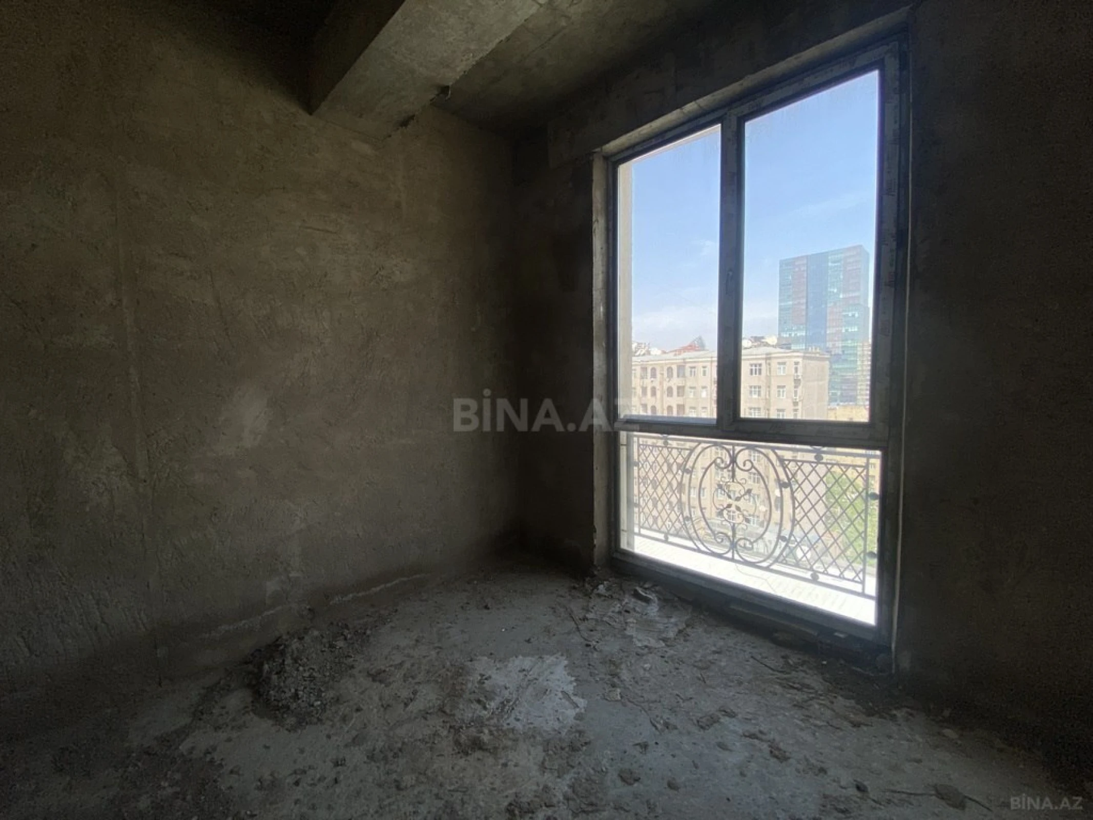 Satılır 3 otaqlı mənzil 105 m²