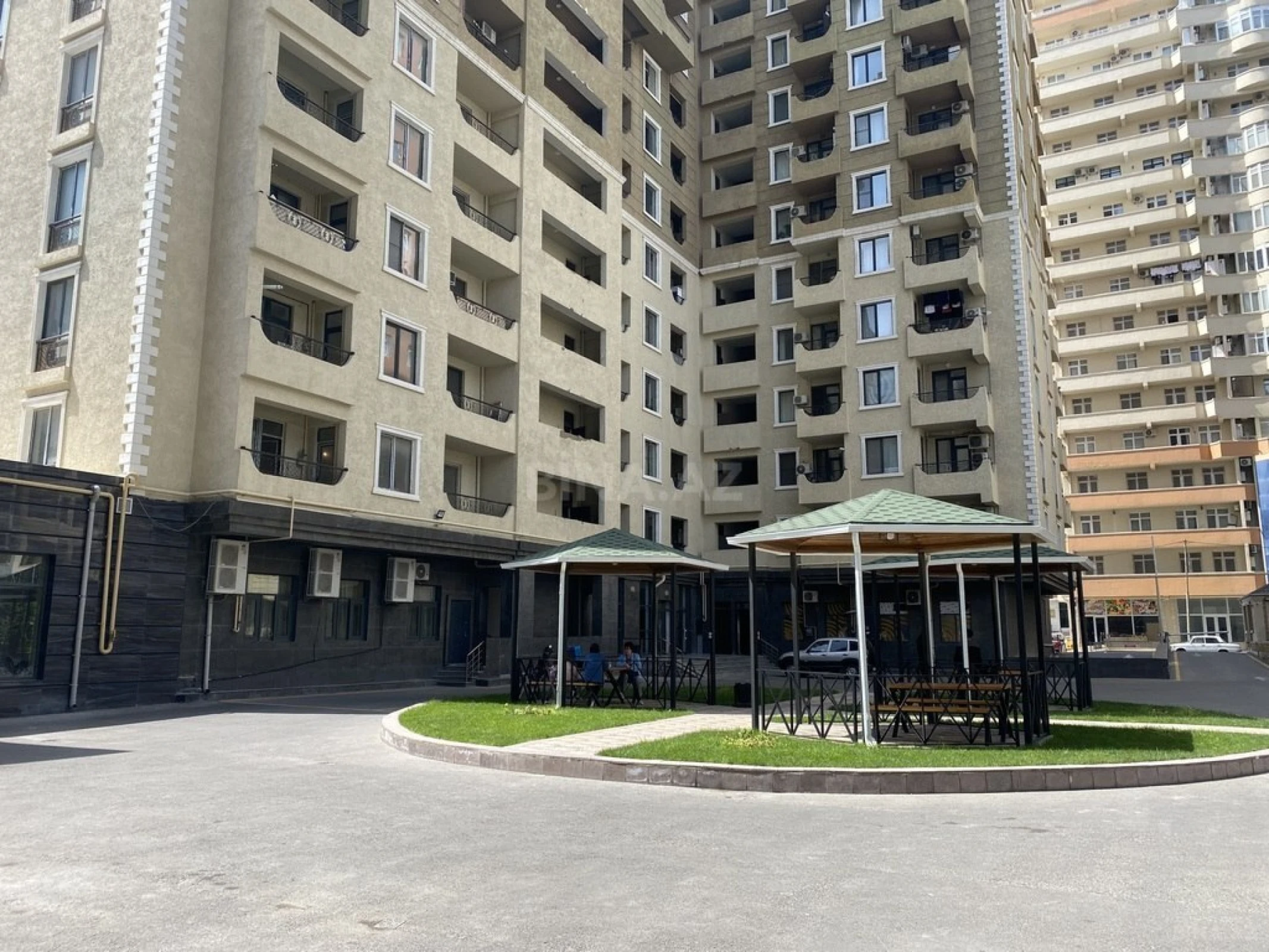 Satılır 3 otaqlı mənzil 105 m²