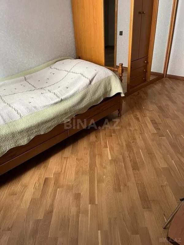 Satılır 3 otaqlı mənzil 165 m²