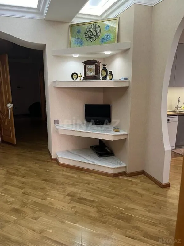 Satılır 3 otaqlı mənzil 165 m²