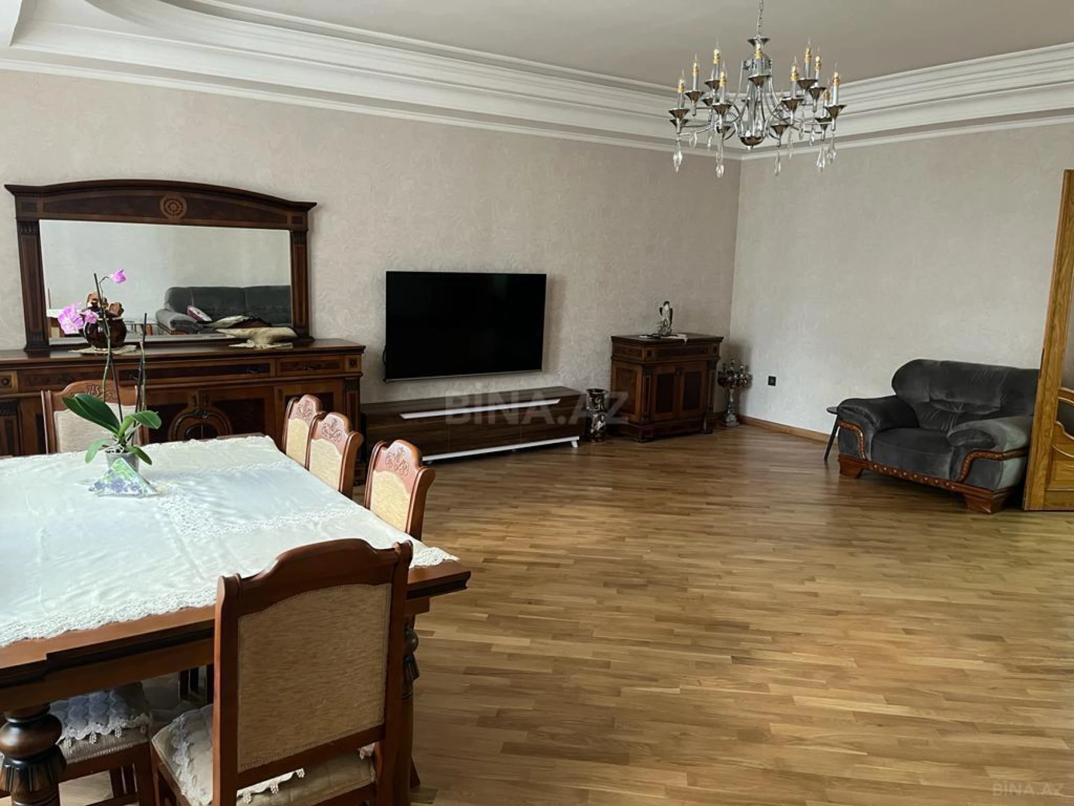 Satılır 3 otaqlı mənzil 165 m²