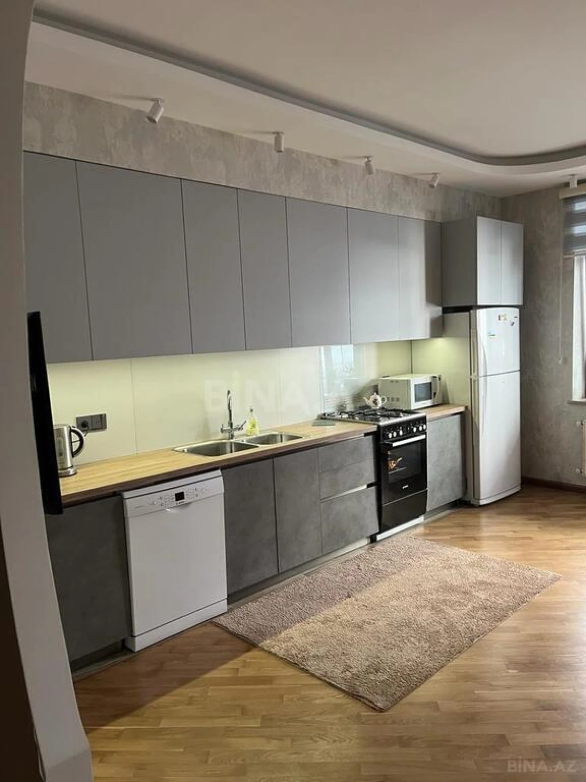Satılır 3 otaqlı mənzil 165 m²