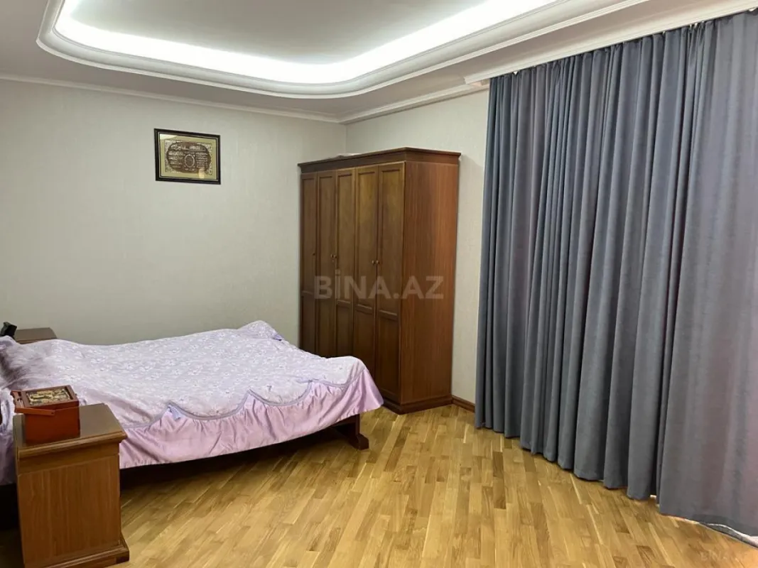 Satılır 3 otaqlı mənzil 165 m²