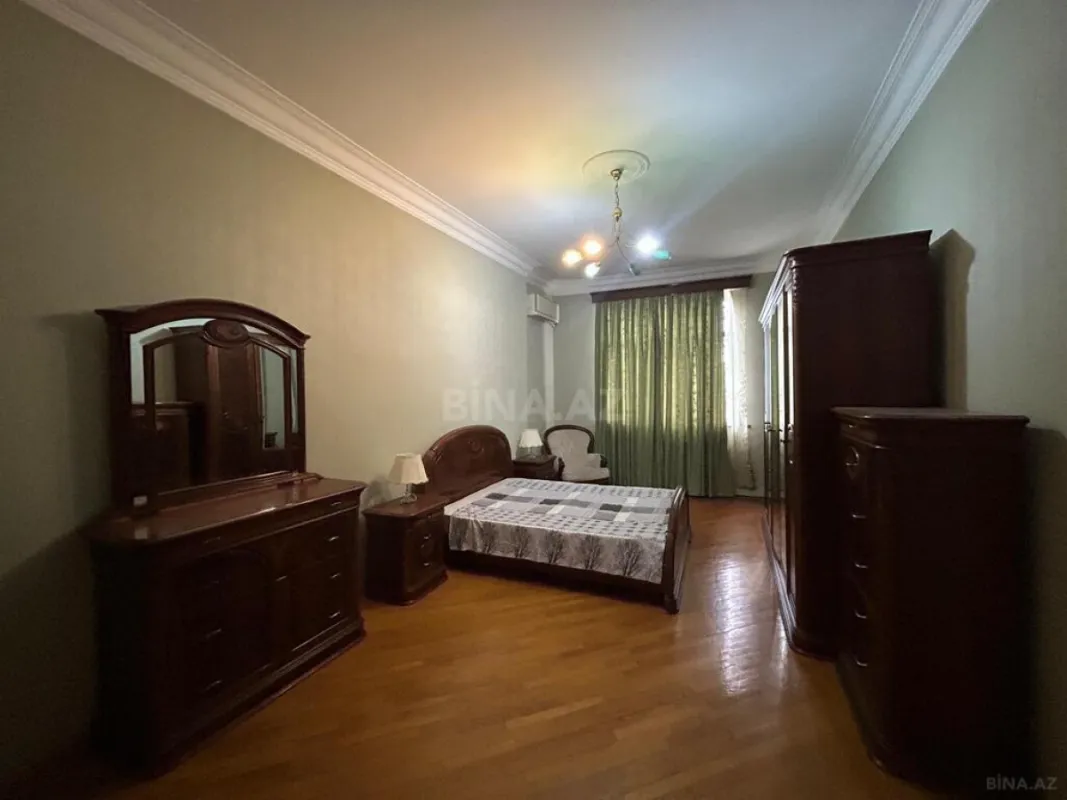 Satılır 3 otaqlı mənzil 145 m²