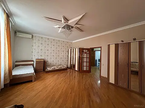 Satılır 3 otaqlı mənzil 145 m²