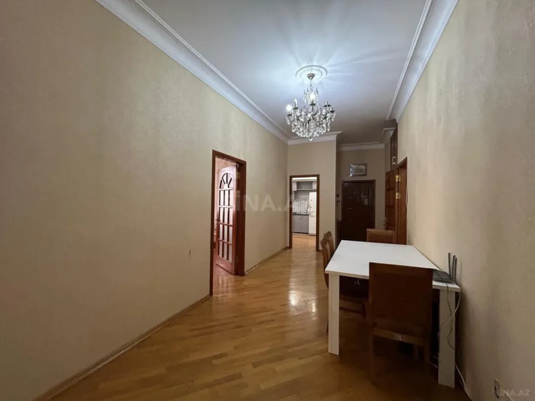 Satılır 3 otaqlı mənzil 145 m²