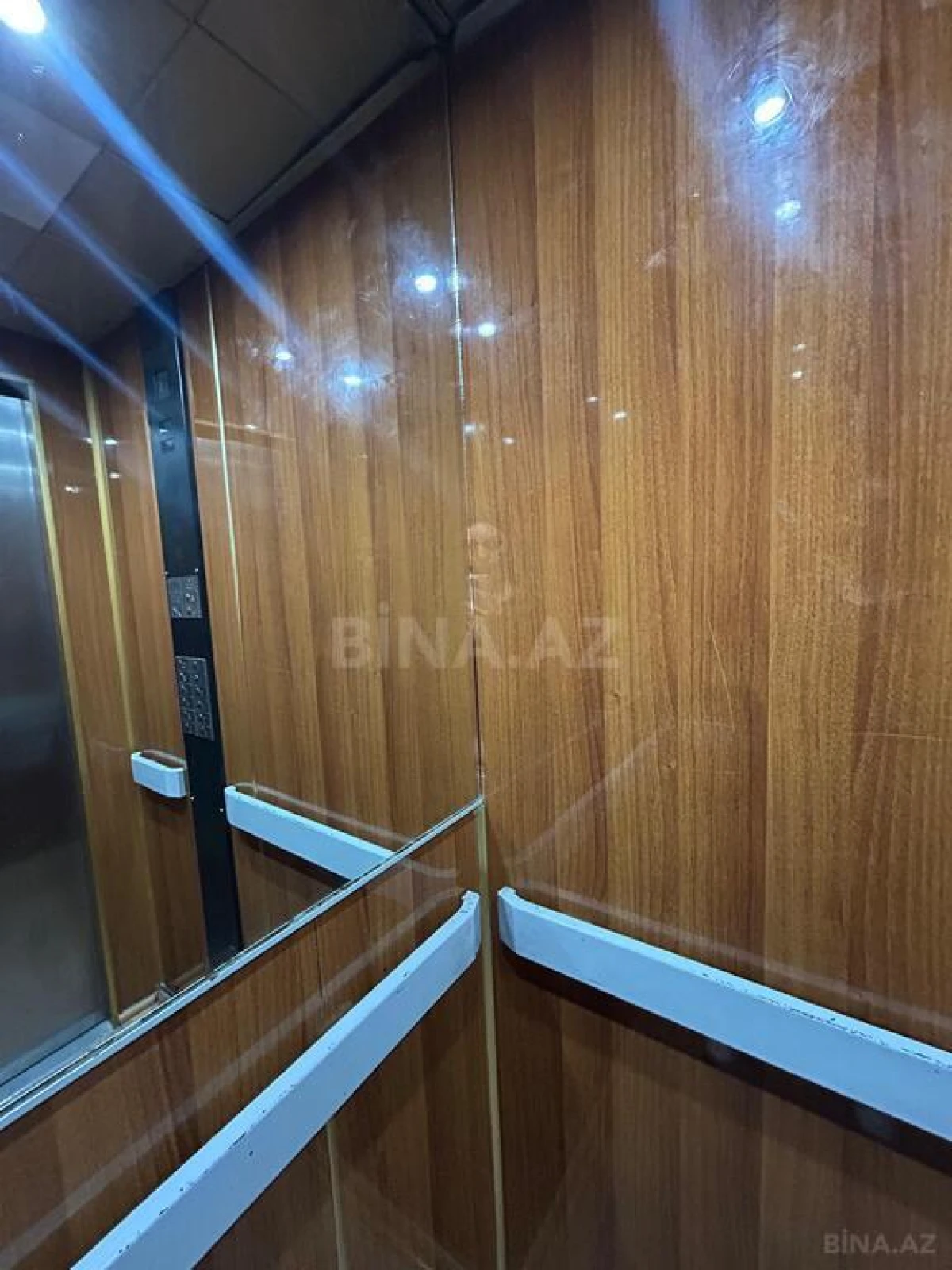 Satılır 3 otaqlı mənzil 145 m²