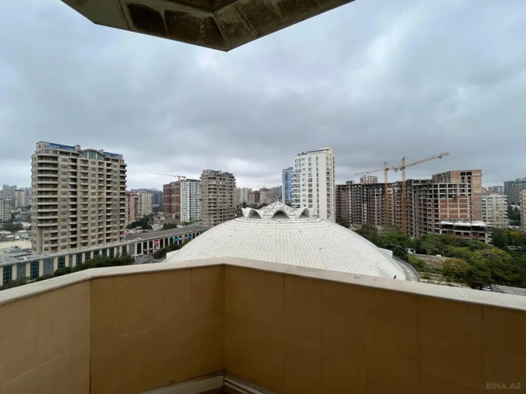 Satılır 3 otaqlı mənzil 145 m²