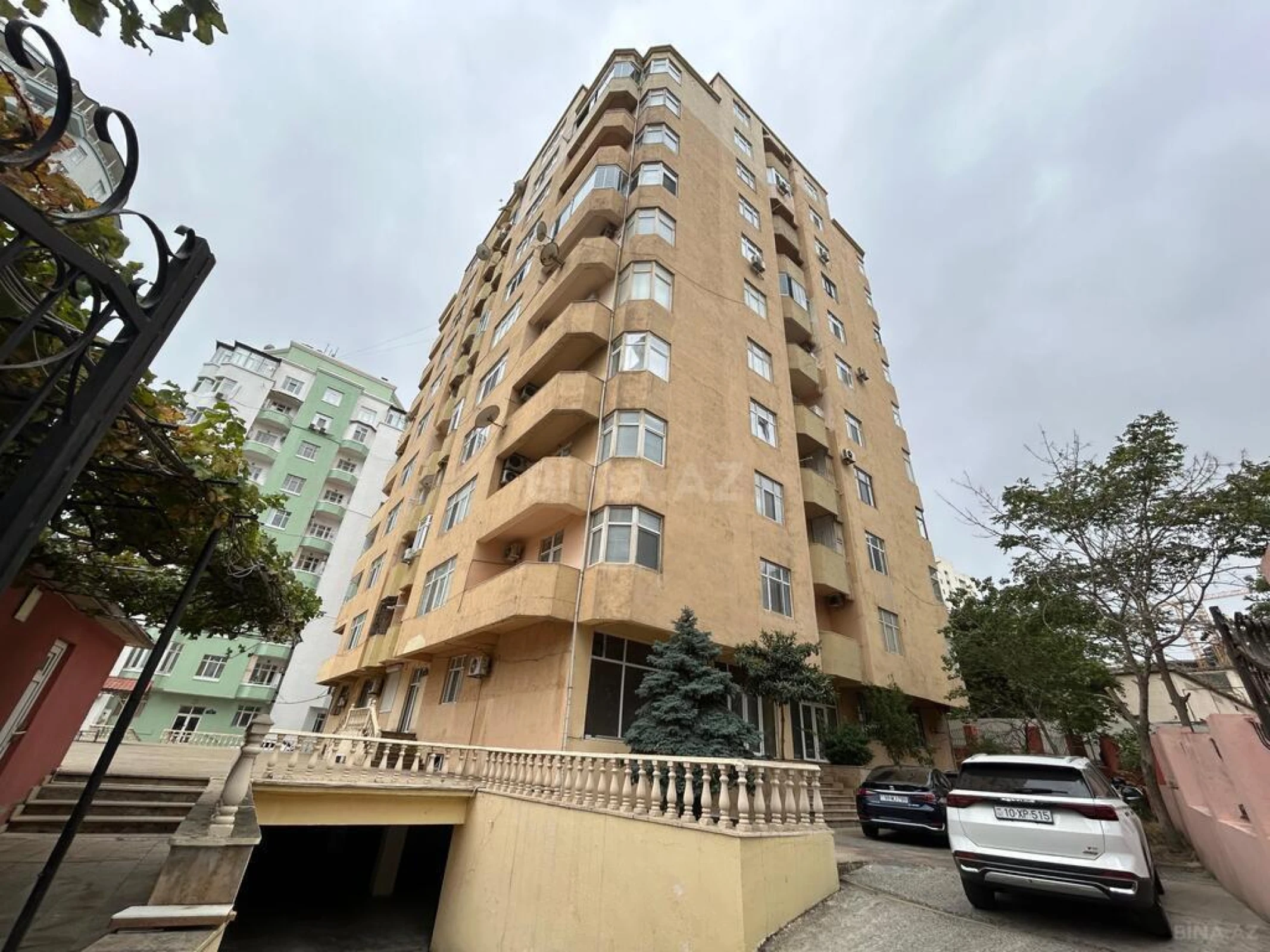 Satılır 3 otaqlı mənzil 145 m²