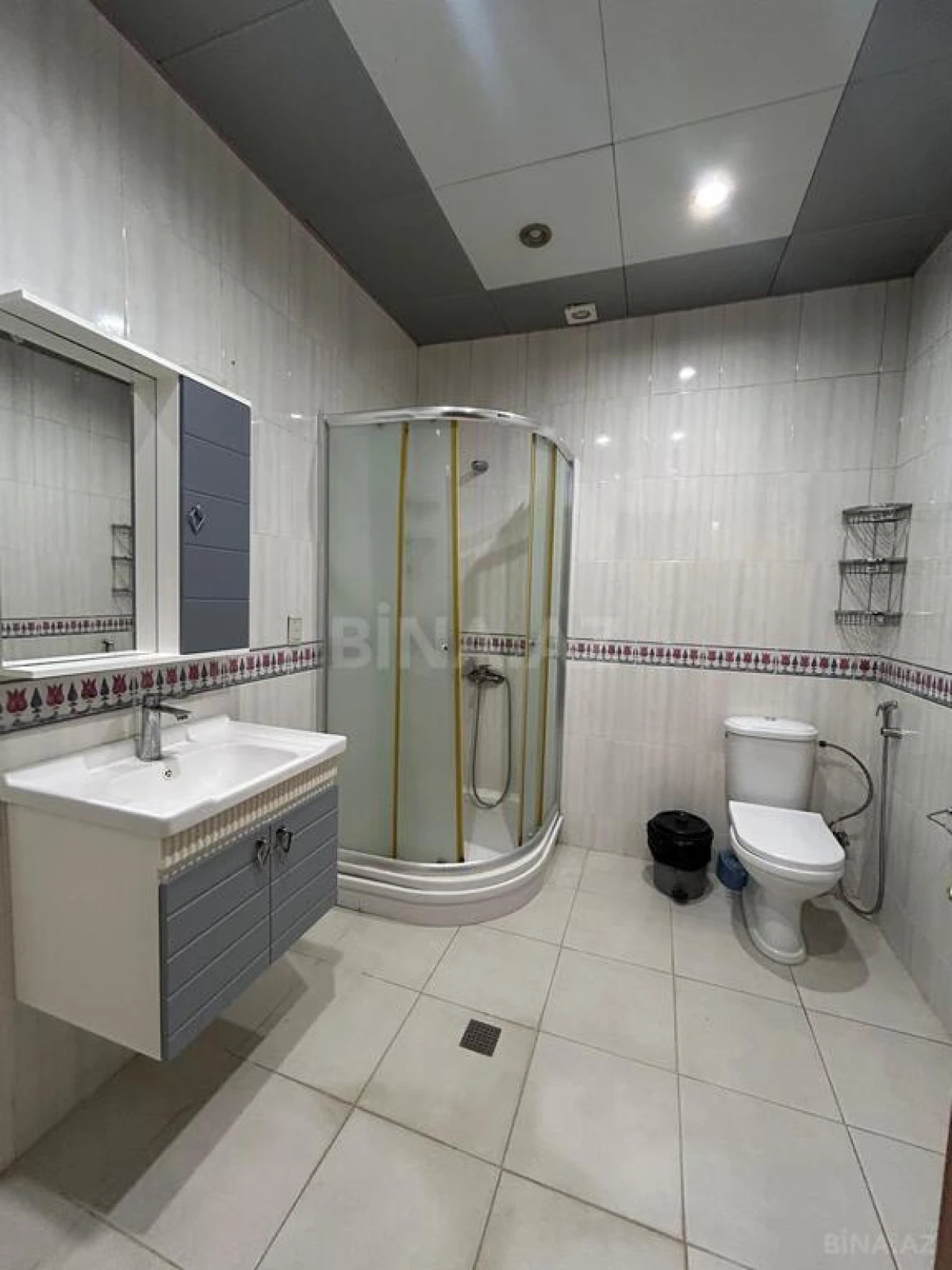 Satılır 3 otaqlı mənzil 145 m²