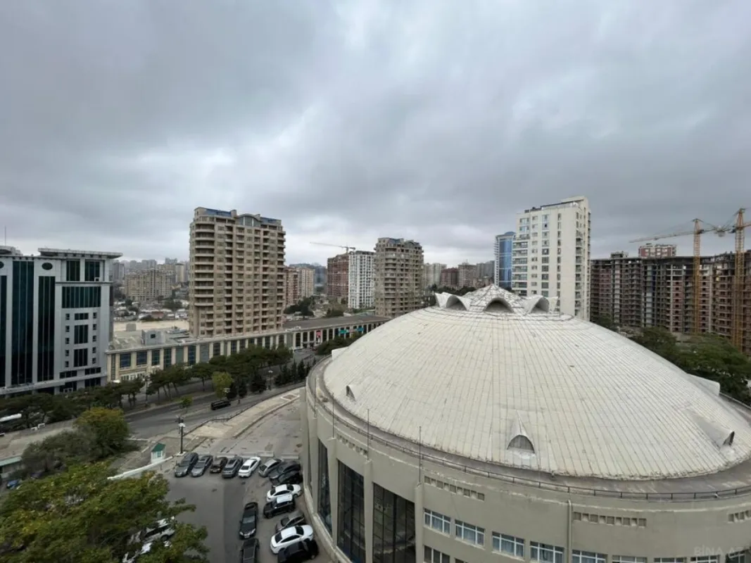 Satılır 3 otaqlı mənzil 145 m²