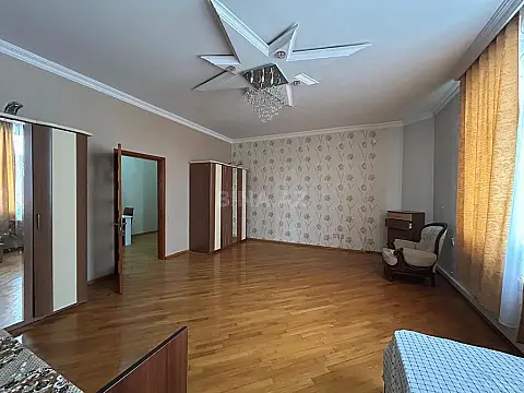 Satılır 3 otaqlı mənzil 145 m²