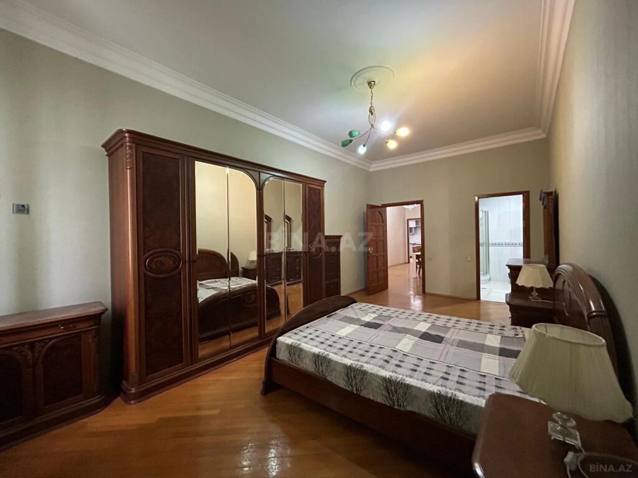 Satılır 3 otaqlı mənzil 145 m²